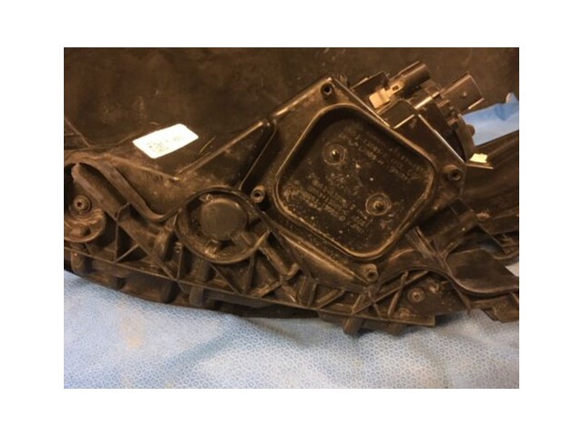 2011/ 2015 Ford Explorer Headlight RH Passenger Side Halogen OEM L31