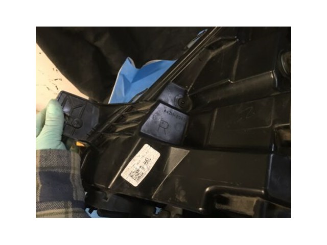 2011/ 2015 Ford Explorer Headlight RH Passenger Side Halogen OEM L31