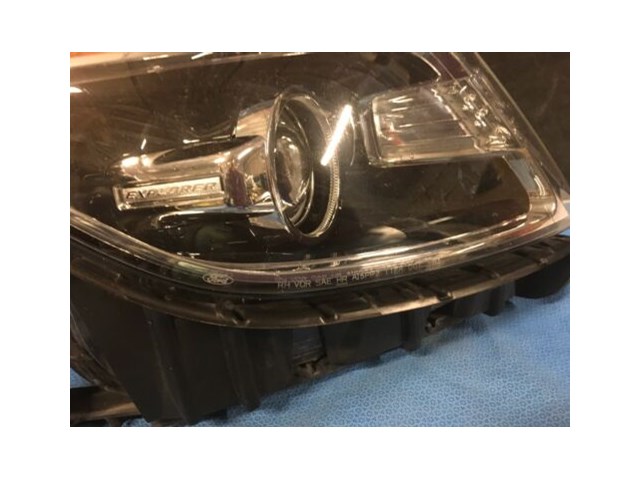 2011/ 2015 Ford Explorer Headlight RH Passenger Side Halogen OEM L31