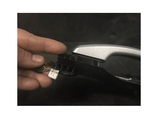 16/17 Chevy Impala RH Silver Ice Metallic Handle w/Chrome New OEM GM 13577716