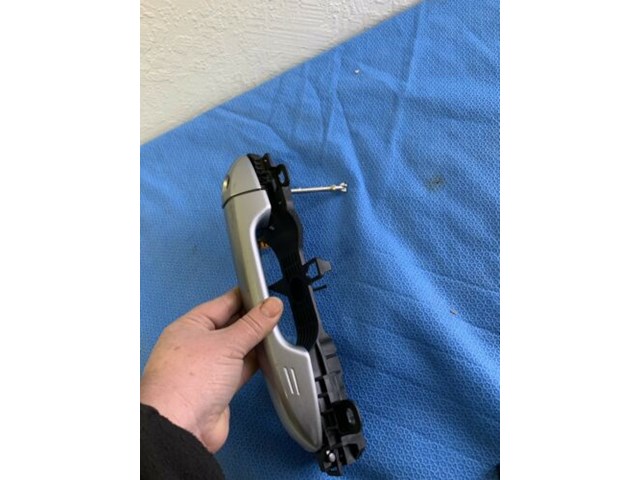 09-13 Toyota Highlander Front LH Door Handle Conventional Key Silver OEM