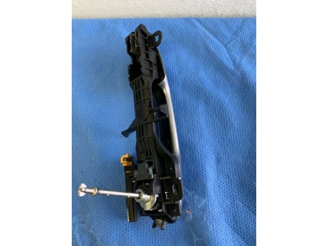 09-13 Toyota Highlander Front LH Door Handle Conventional Key Silver OEM