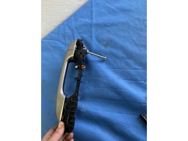 09-13 Toyota Highlander Front LH Door Handle Conventional Key Silver OEM