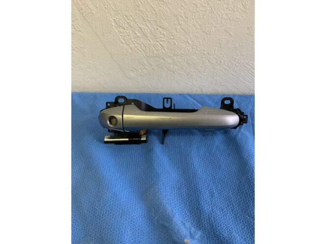 09-13 Toyota Highlander Front LH Door Handle Conventional Key Silver OEM