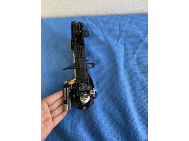 09-13 Toyota Highlander Front LH Door Handle Conventional Key Silver OEM