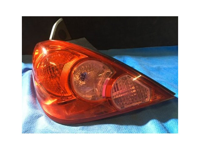 2007 2011 NISSAN VERSA HATCHBACK LEFT DRIVER TAIL LIGHT OEM 2008 # 225000-03