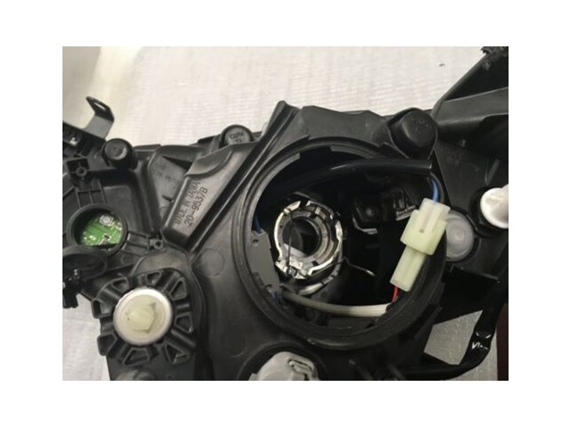 TYC 20-9537-01-1 Right Headlight Assembly for 2016 Mazda 3 MA2503145