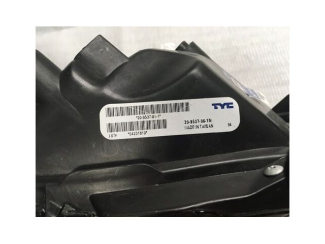 TYC 20-9537-01-1 Right Headlight Assembly for 2016 Mazda 3 MA2503145