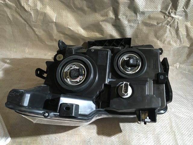 2016/2019 Nissan Titan Headlight Left driver side 