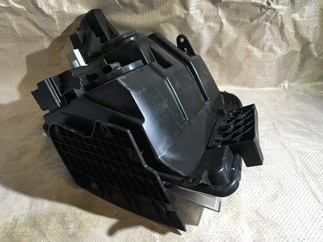 2016/2019 Nissan Titan Headlight Left driver side 