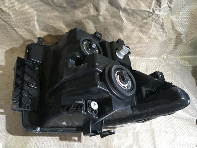 2016/2019 Nissan Titan Headlight Left driver side 