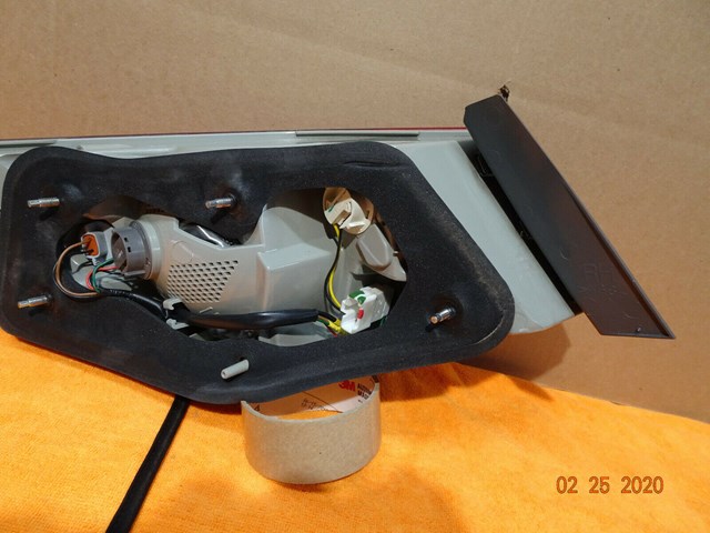 SONATA HYUNDI TAILLIGHT 2011-2012-2013-2014 PASSENGER SIDE OEM/USED 924023Q000