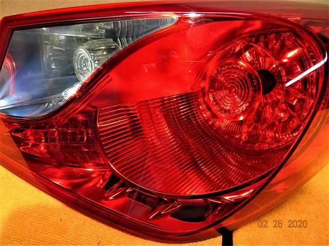 SONATA HYUNDI TAILLIGHT 2011-2012-2013-2014 PASSENGER SIDE OEM/USED 924023Q000