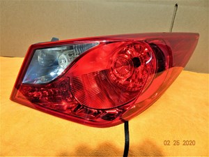 SONATA HYUNDI TAILLIGHT 2011-2012-2013-2014 PASSENGER SIDE OEM/USED 924023Q000