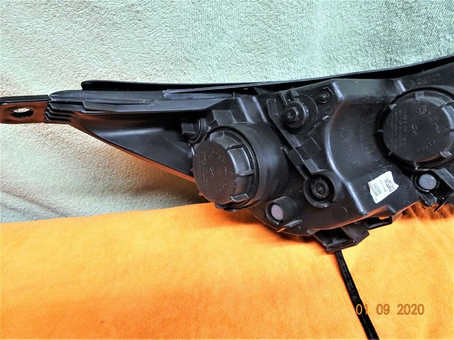 SPORTAGE KIA 2011-2013 LED HEADLIGHT DRIVERS SIDE W/BULBS OEM USED# 92101-3W-151