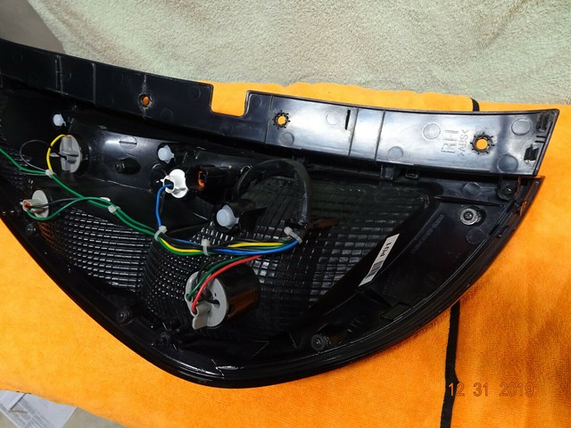 SOUL KIA 2015-2019 TAILLIGHT PASSENGER SIDE WITH BULBS OEM USED PART#92402-B2010