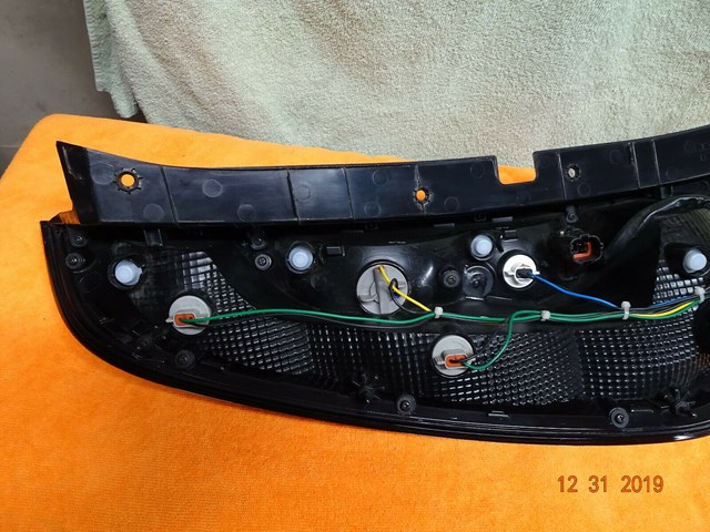 SOUL KIA 2015-2019 TAILLIGHT PASSENGER SIDE WITH BULBS OEM USED PART#92402-B2010