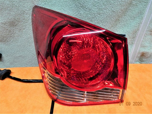 CRUZE  2011-2015 TAILLIGHT DRIVERS SIDE W/BULBS OEM  USED PART# 9454O776