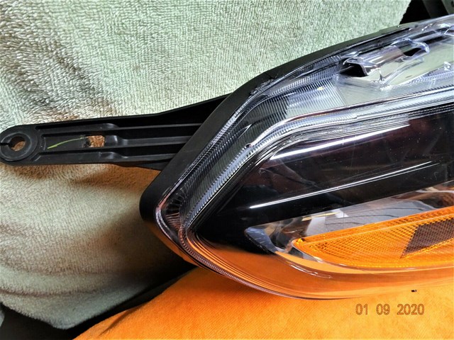 VERSA NISS 2015-2019 HEADLIGHT PASSENGER SIDE OEM USED PART #2601O-9KKOA