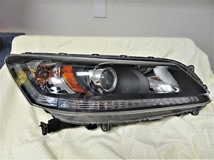 ACCORD  SEDAN HEADLIGHT 2013-2014-2015 PASSENGER SIDE WITH BULBS OEM  USED