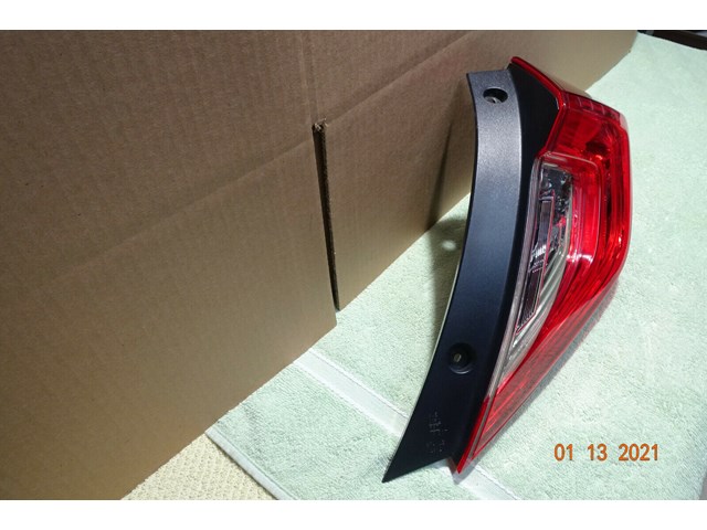 ACCORD SEDAN TAILLIGHT 2018-2019-2020 PASSENGER SIDE NONLED OEM USED 33500TVAA01