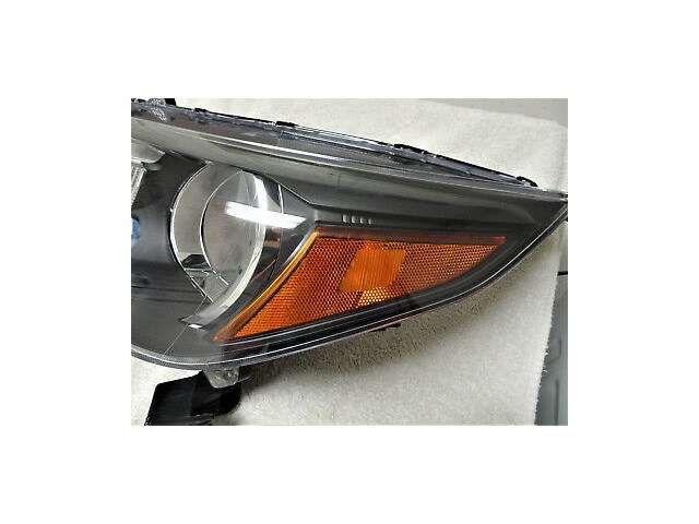 CR-V 2012 - 2013 - 2014 HEADLIGHT DRIVERS SIDE W/BULBS OEM  USED