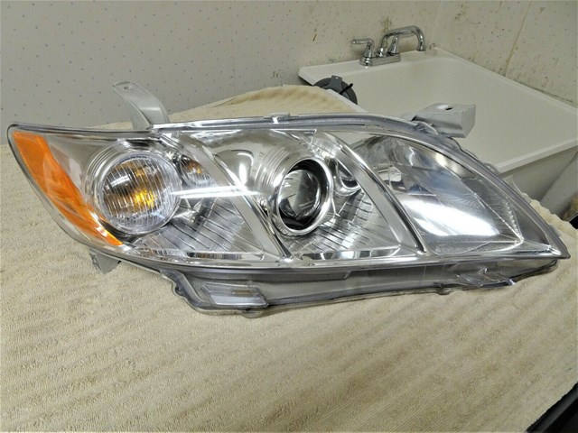 CAMRY HEADLIGHT PASSENGER SIDE 2007-2009 DEPO BRAND USED