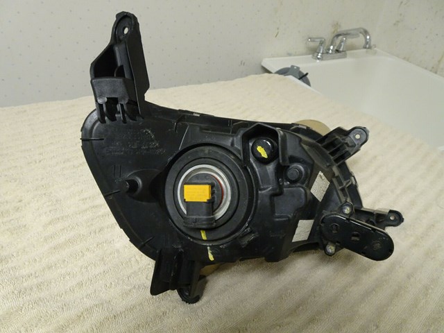 FOG LAMP OPTIMA DRIVERS SIDE 2014-2015 DRIVERS SIDE OEM USED PART# 922012T550