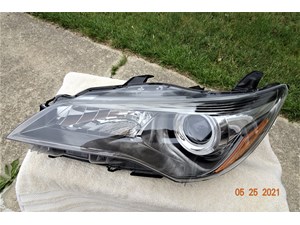 2015 Toyota Camry Headlight