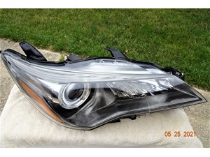 2015 Toyota Camry Headlight
