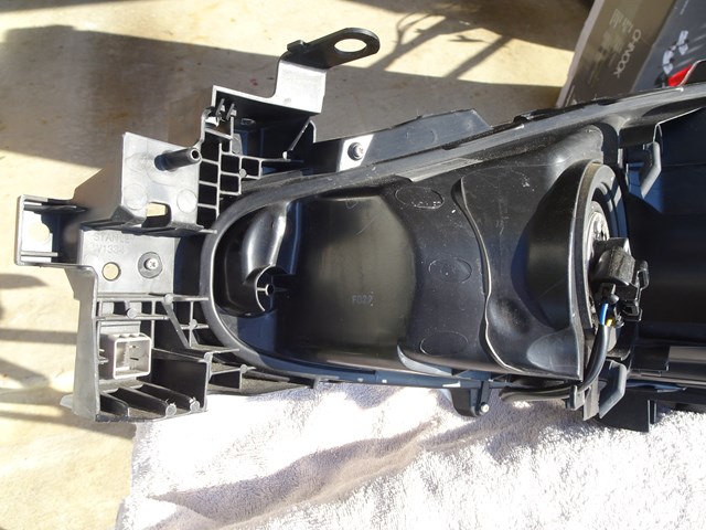 2014 - 2015 - 2016  Mazda 3 Headlight
