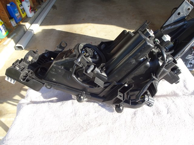 2014 - 2015 - 2016  Mazda 3 Headlight