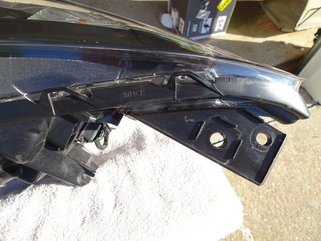 2014 - 2015 - 2016  Mazda 3 Headlight