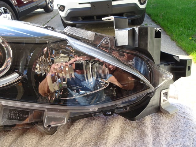 2014 - 2015 - 2016  Mazda 3 Headlight