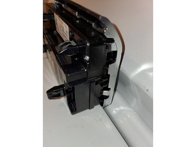 11-18 AUDI A8 D4 - REAR CLIMATE CONTROL / TEMP UNIT; 