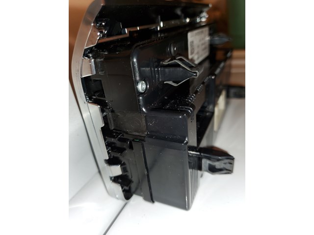 11-18 AUDI A8 D4 - REAR CLIMATE CONTROL / TEMP UNIT; 