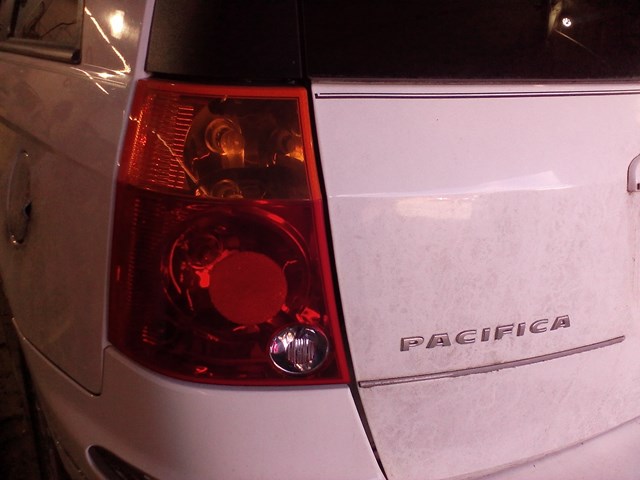 2004-2008 Chrysler Pacifica Tail Light Drivers Side