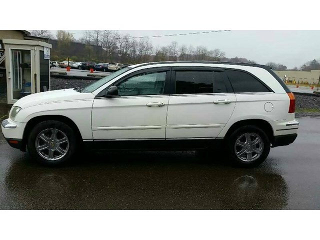 2004-2008 Chrysler Pacifica Tail Light Drivers Side