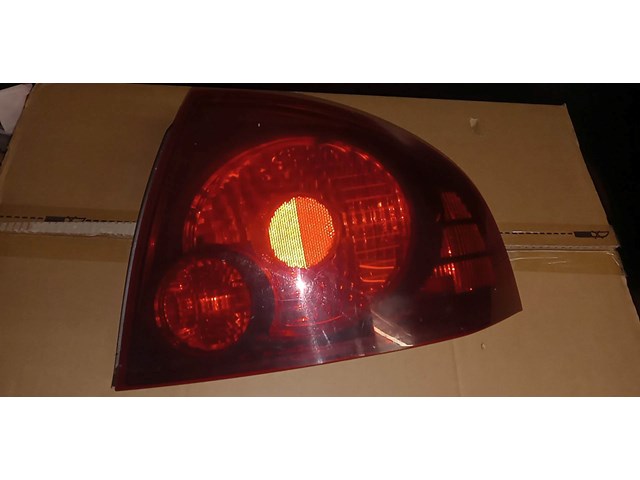 2004 2005 2006 Nissan Sentra Spec V Passenger Tail Light