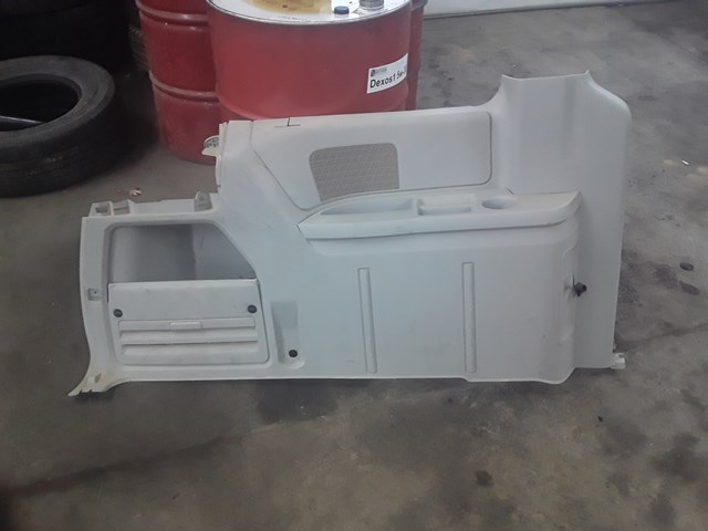 2010 Dodge Grand Caravan Center Pillar