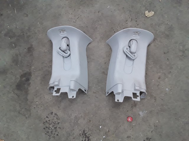 2010 Dodge Grand Caravan Center Pillar