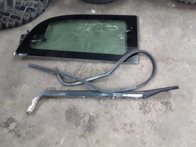 2010 Dodge Grand Caravan Rear Door Vent Glass