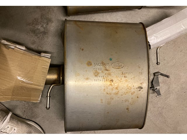 2018 Land Rover Range Rover Muffler Left Rear 5.0l Supercharged LR105228 includ