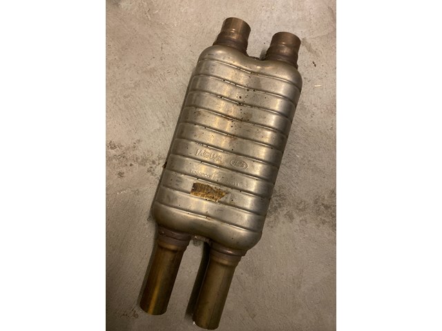 2018 Land Rover Range Rover Exhaust Resonator LR120466