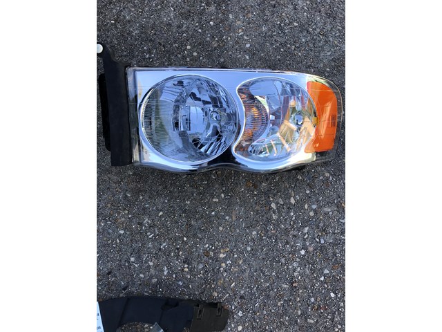 2003 Dodge Ram 1500 Headlight