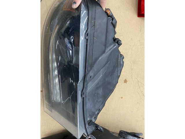 2015 Dodge Ram 1500 Headlight