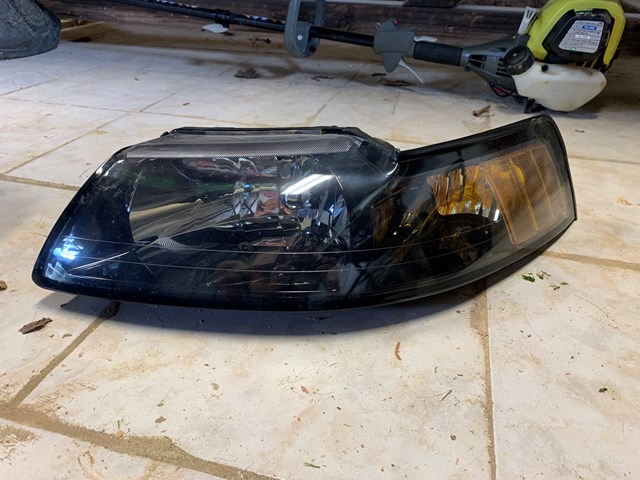 2003 Ford Mustang Headlights