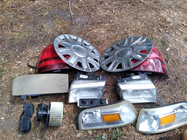 2006 Mercury Marquis Headlight