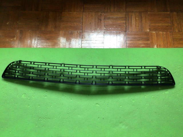 2017 Dodge Challenger Grille lower new