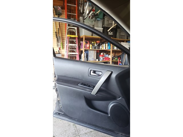2011 Nissan Rogue Front Door